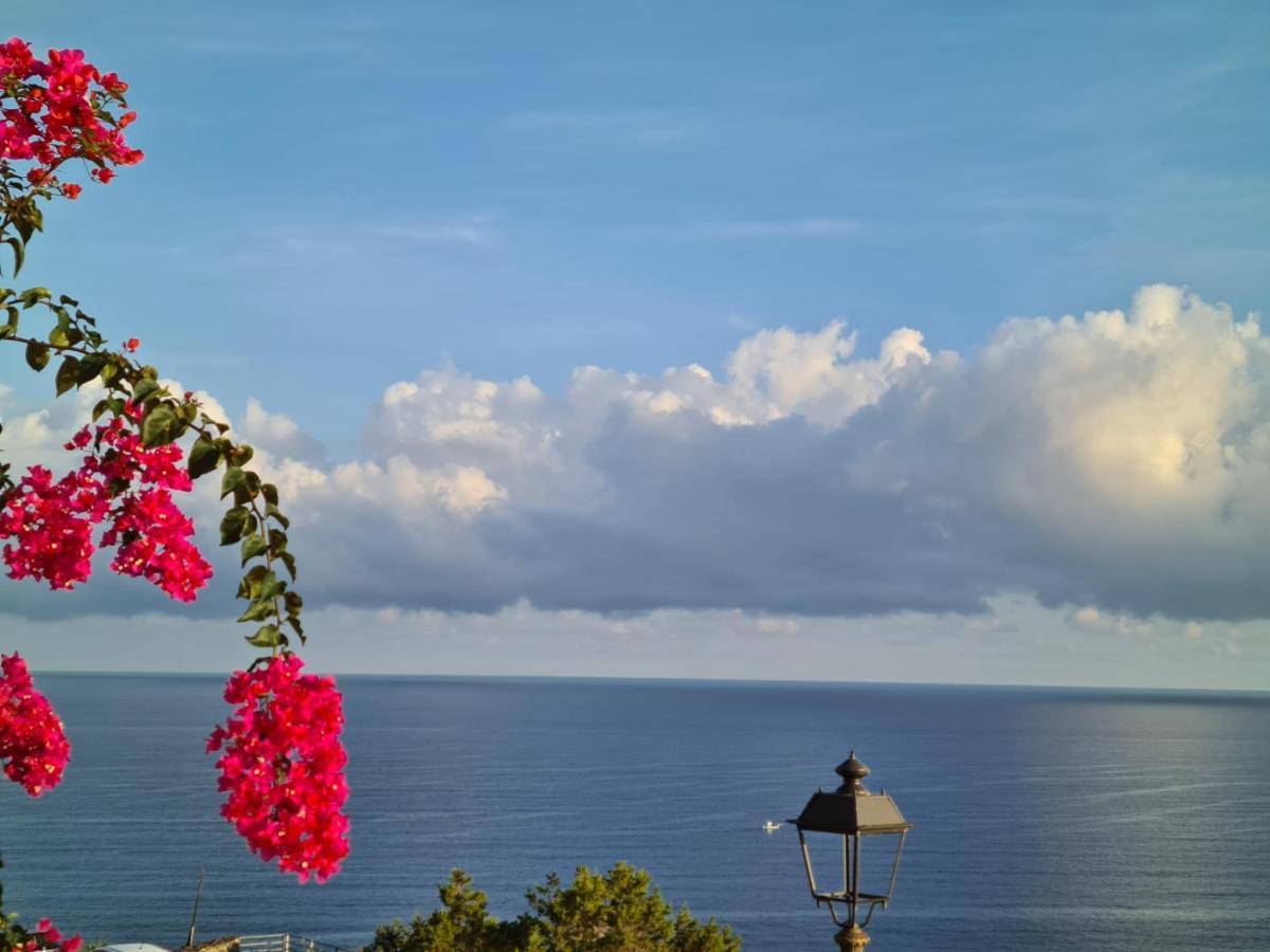 Cielo E Mare: Charming Seaside Retreat in Old Village Heart Castelsardo Exterior photo