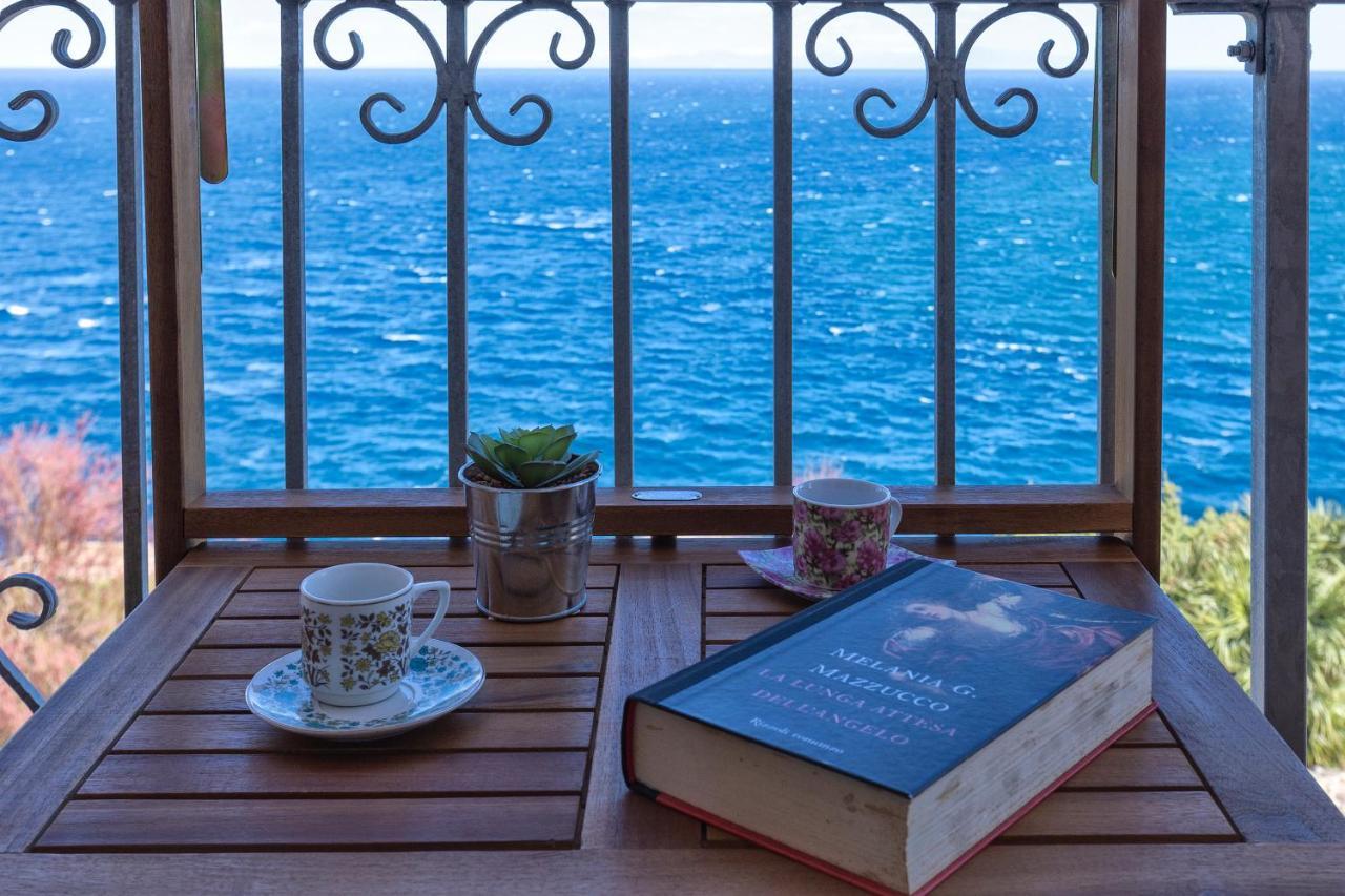 Cielo E Mare: Charming Seaside Retreat in Old Village Heart Castelsardo Exterior photo