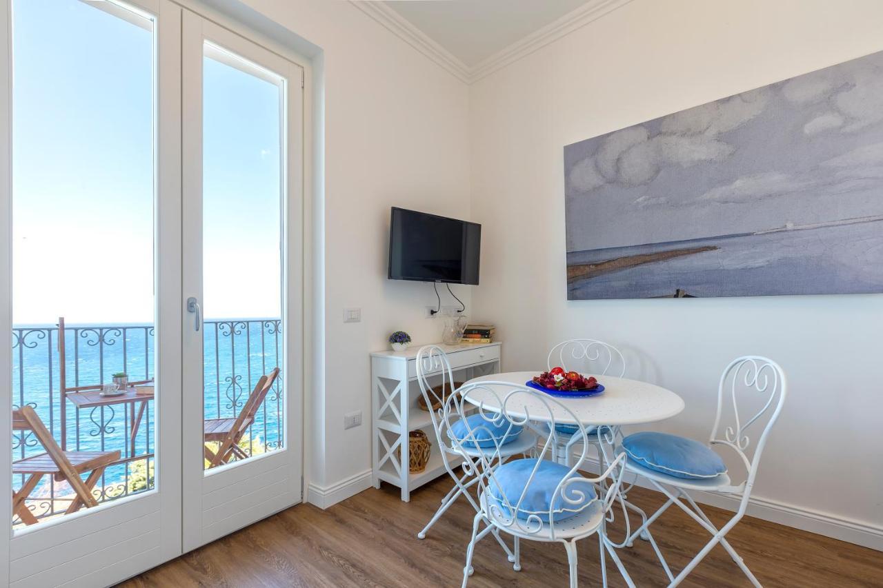 Cielo E Mare: Charming Seaside Retreat in Old Village Heart Castelsardo Exterior photo