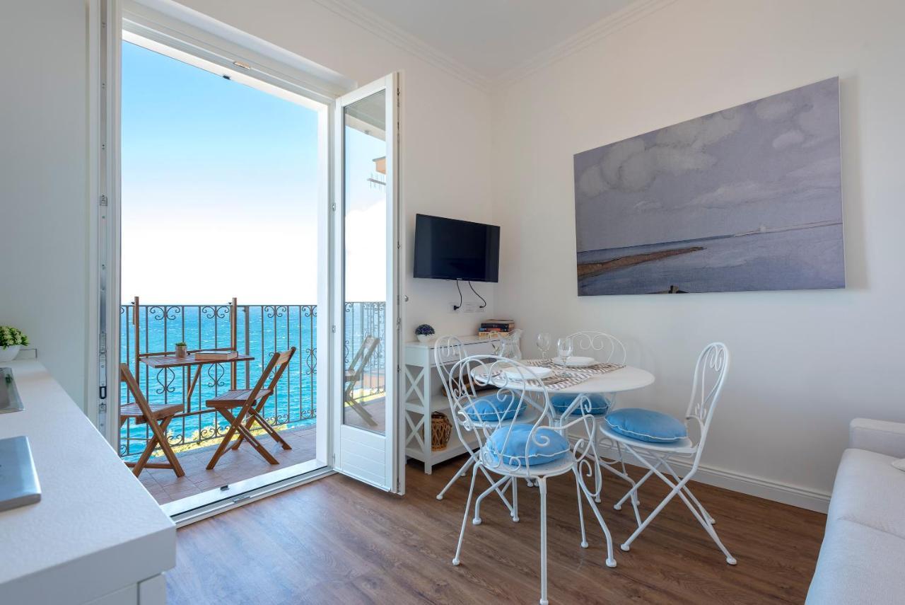 Cielo E Mare: Charming Seaside Retreat in Old Village Heart Castelsardo Exterior photo