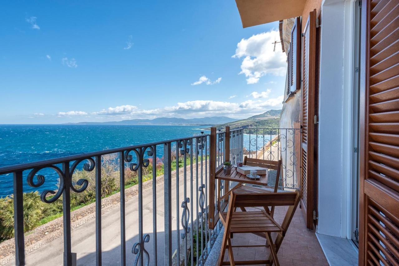 Cielo E Mare: Charming Seaside Retreat in Old Village Heart Castelsardo Exterior photo