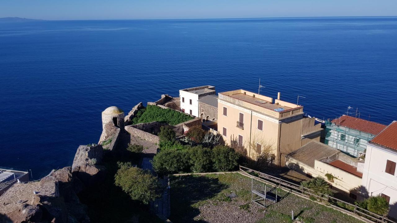 Cielo E Mare: Charming Seaside Retreat in Old Village Heart Castelsardo Exterior photo