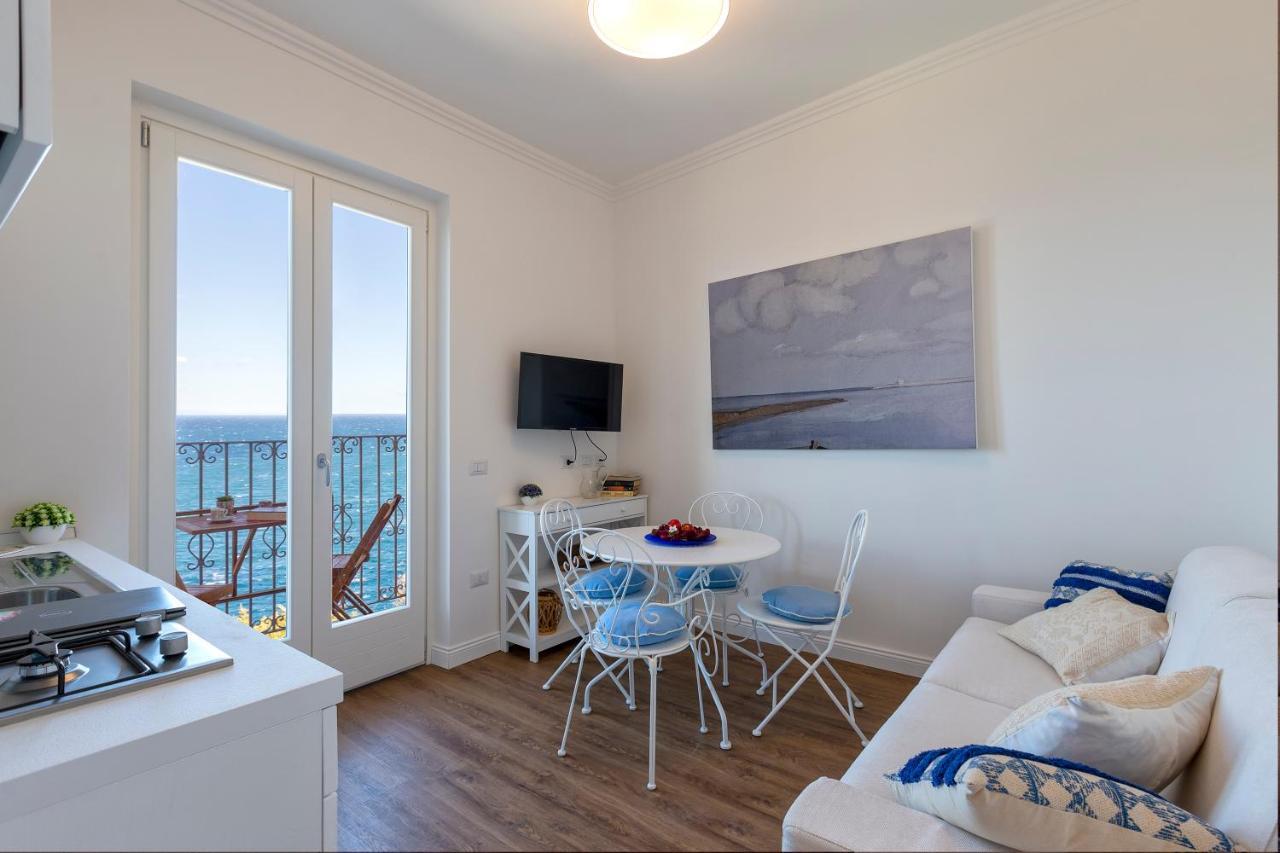 Cielo E Mare: Charming Seaside Retreat in Old Village Heart Castelsardo Exterior photo
