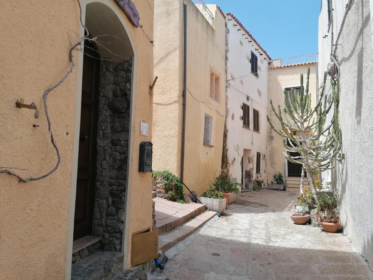 Cielo E Mare: Charming Seaside Retreat in Old Village Heart Castelsardo Exterior photo