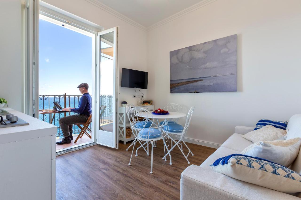 Cielo E Mare: Charming Seaside Retreat in Old Village Heart Castelsardo Exterior photo